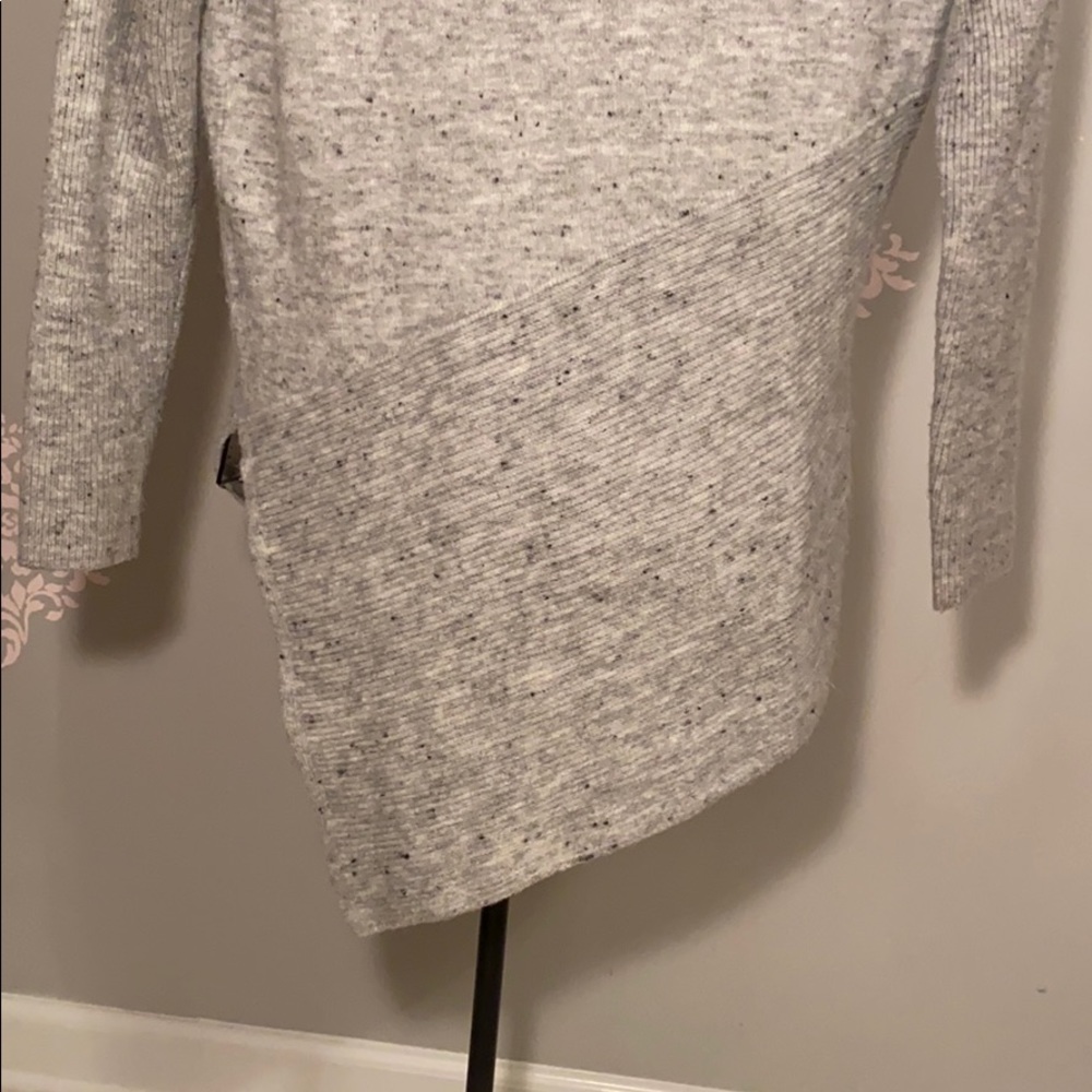 Simply Vera Sweater - Picture 7 of 9